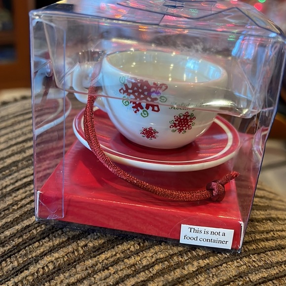 - Starbucks 2007 Mini Cup & Saucer Red Green Snowflake Christmas Ornament - Picture 1 of 6